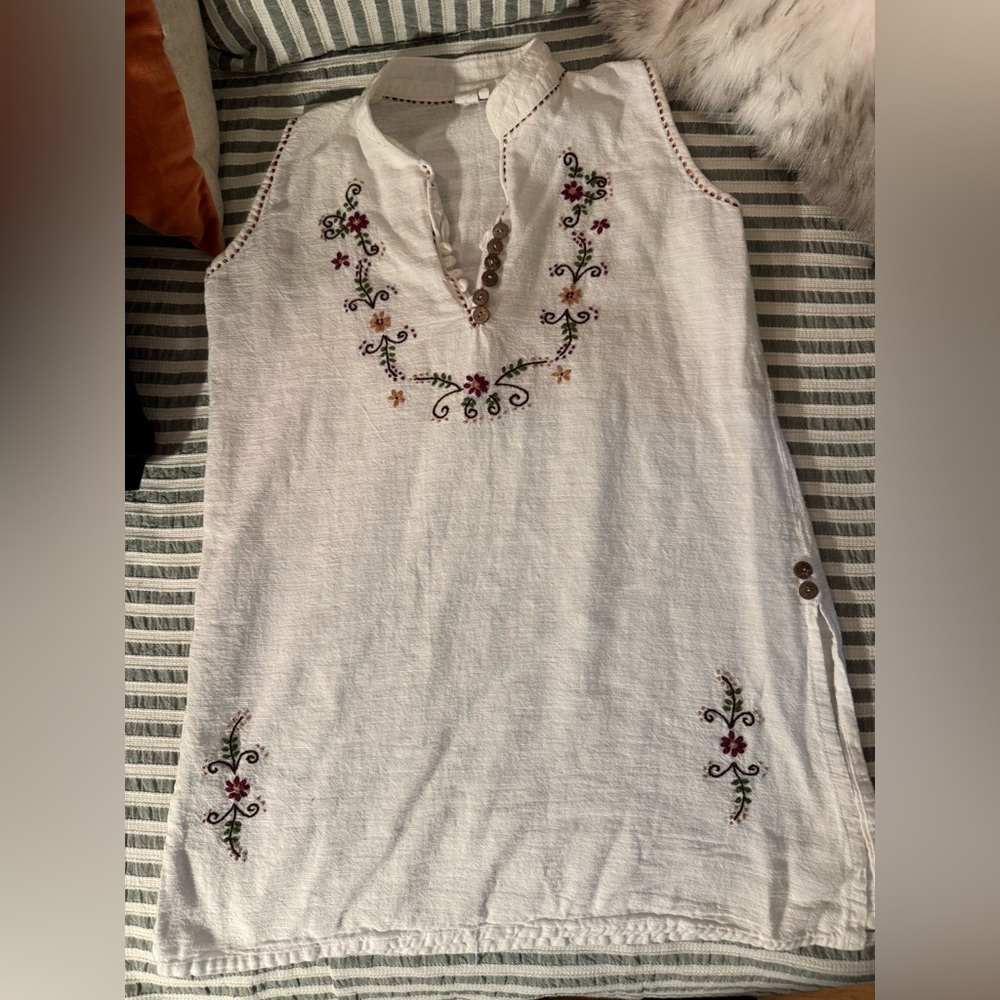 Embroidered Sleeveless White Cotton Top Thailand Beach Tunic lightweight pretty